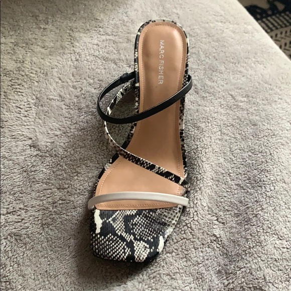 Marc Fisher Square toe heel - Picture 3 of 3